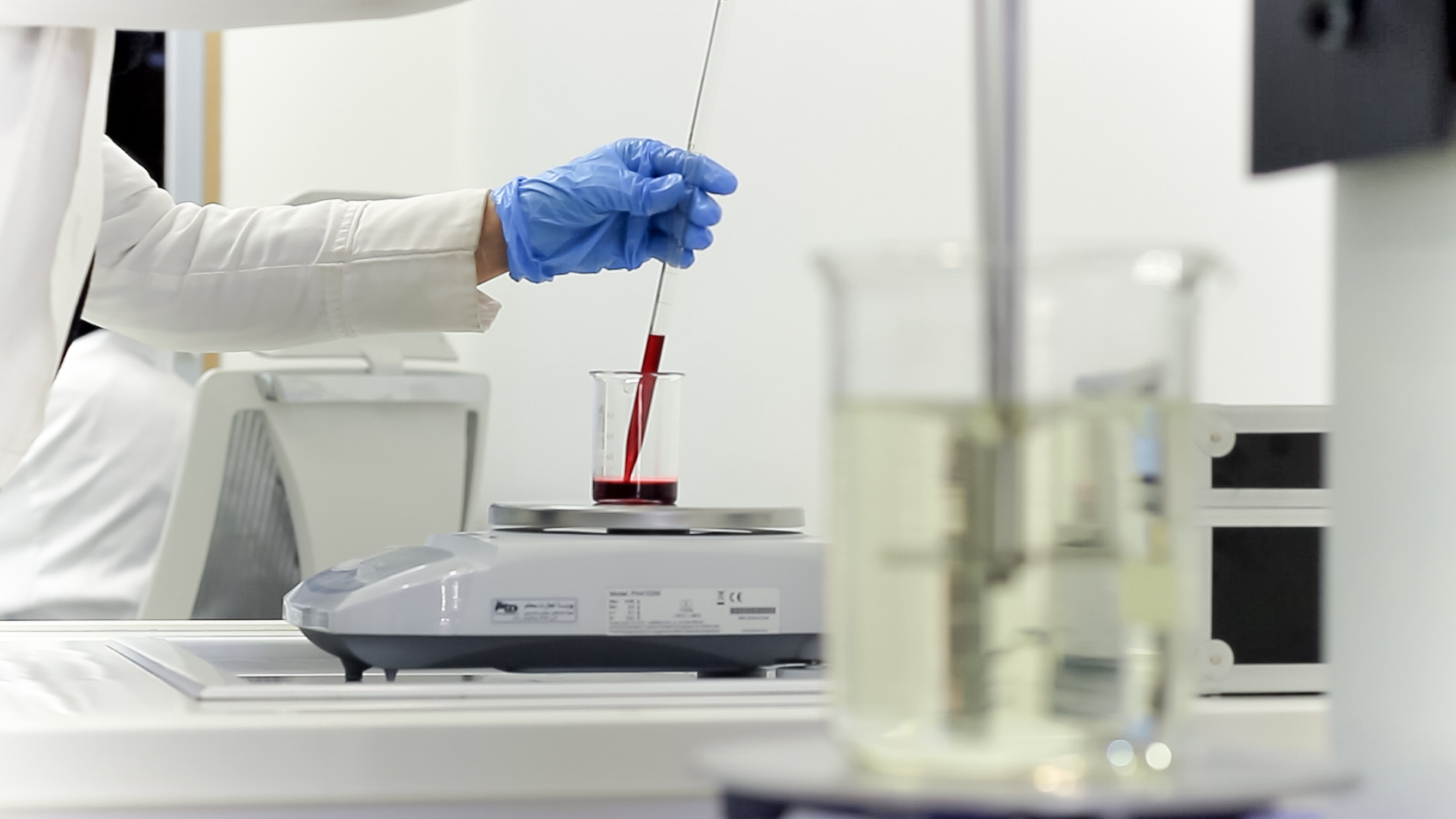 معرفی واحد تحقیق و توسعه اریس کیمیا پارس-تصویر اول